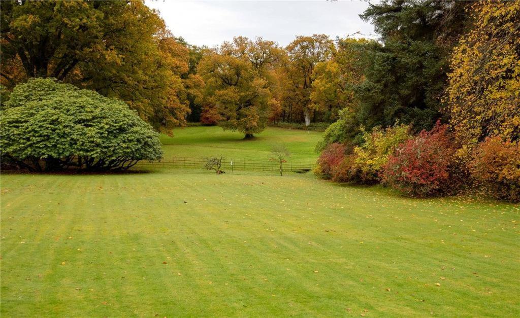 Park Of Drumquhassle Glasgow Exterior photo